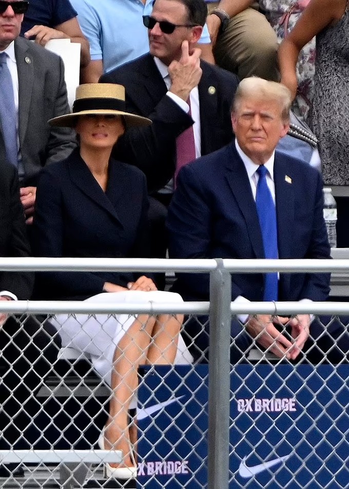 Donald và Melania Trump dự lễ tốt nghiệp của con trai hồi tháng 5.