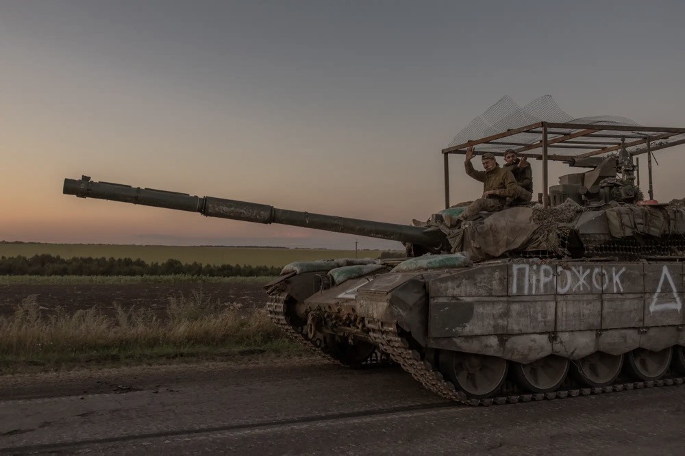 Xe tăng Ukraine chiến đấu ở vùng Kursk của Nga. Ảnh: ROMAN PILIPEY/ Getty Images.