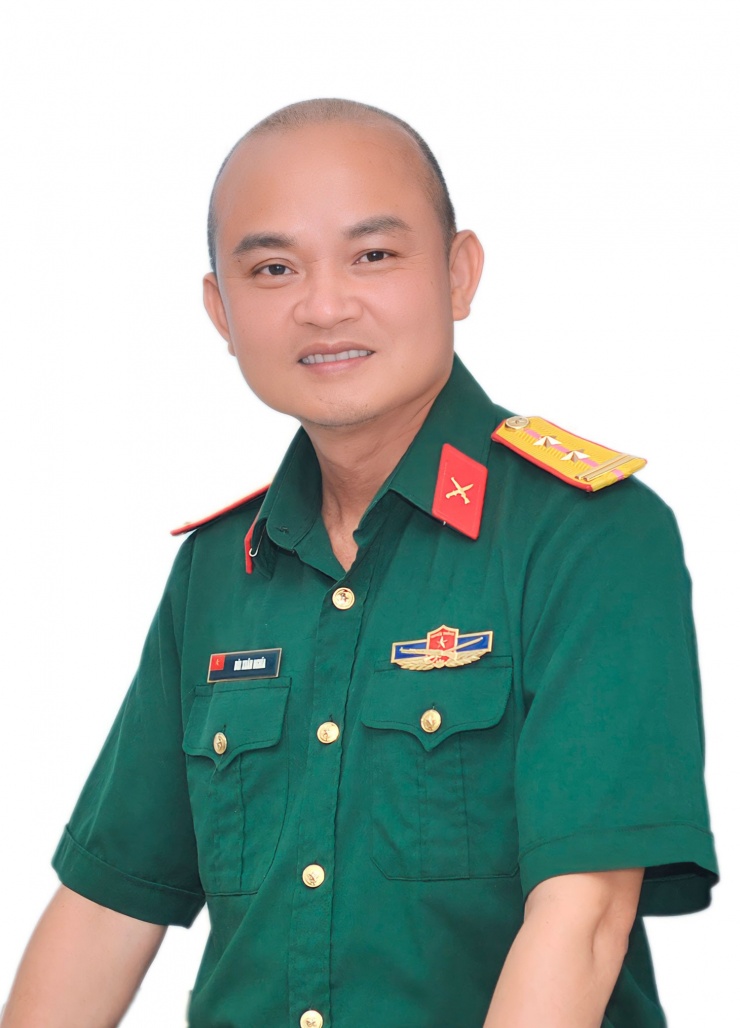 Trung tá, nghệ sĩ Xuân Nghĩa.