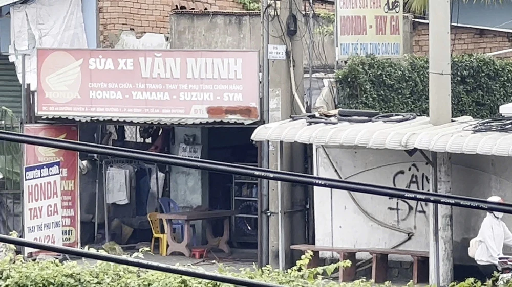 Tiệm sửa xe của Đàm Văn Long.