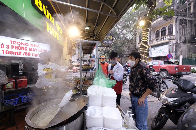 Đề xuất không đánh thuế hộ kinh doanh có doanh thu dưới 200 triệu đồng: Người mong chờ, 'kẻ' lo lắng tiền 'trượt giá'