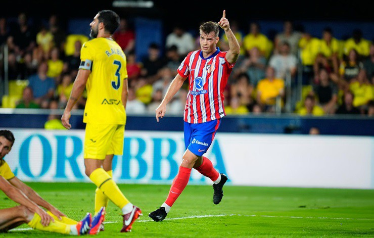 Tân binh&nbsp;Sorloth của&nbsp;Atletico Madrid ghi bàn vào lưới đội bóng cũ