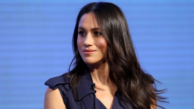 Từ khi bước chân vào Hoàng gia Anh, Meghan Markle cũng chủ yếu sử dụng các gam màu đất.