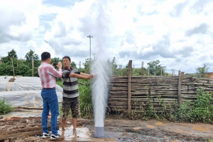 Kết luận vụ giếng khoan trên đỉnh đồi tự phun nước cao hàng chục mét