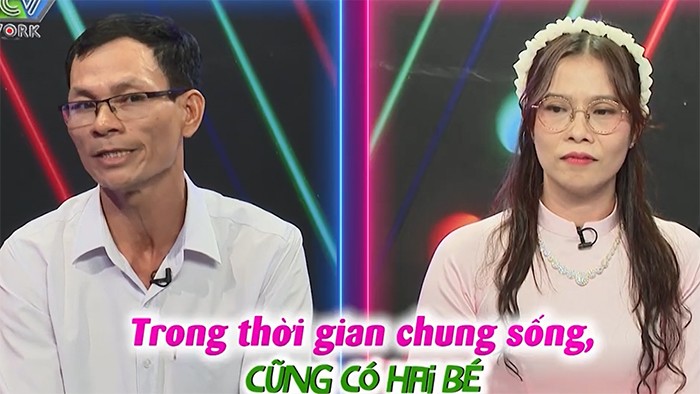 Bố hai con bất ngờ quỳ gối cầu hôn cô giáo ngay lần đầu gặp - 2