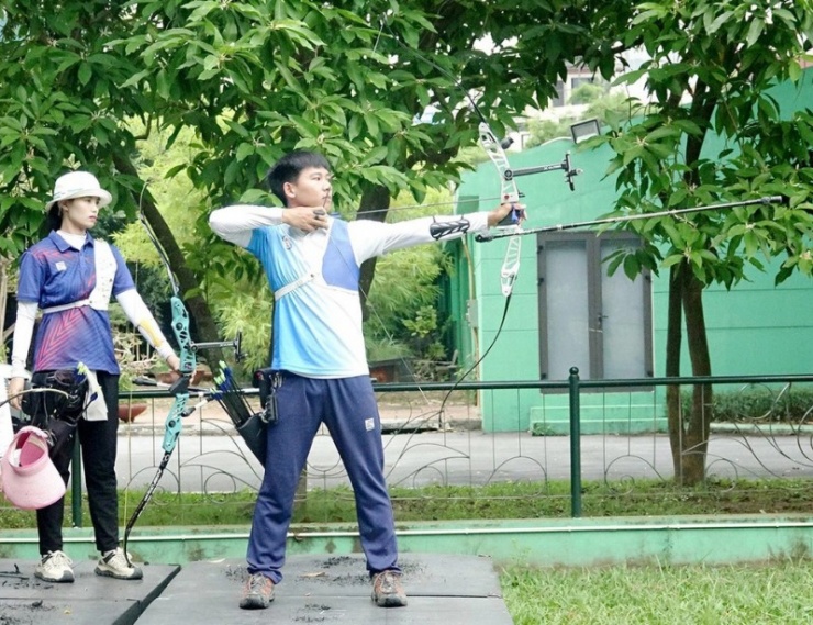 Các VĐV đội tuyển bắn cung tập luyện tại Trung tâm Huấn luyện thể thao quốc gia Hà Nội.