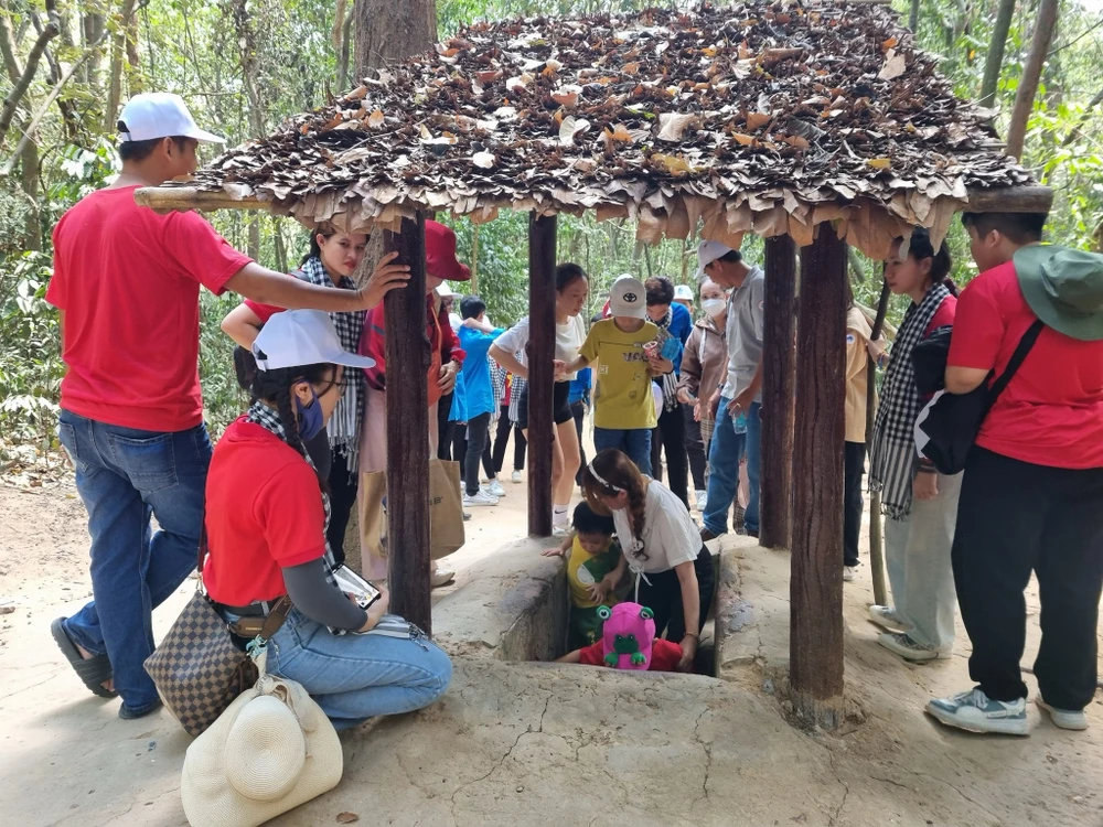 Khu di tích lịch sử địa đạo Củ Chi tung nhiều chương trình giảm giá cho khách du lịch dịp lễ 2-9. Ảnh: TT.