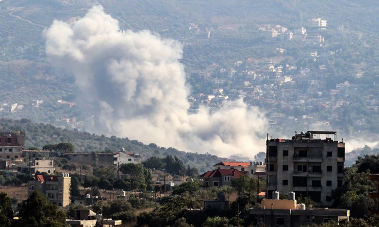 Khói bốc lên sau một cuộc không kích của Israel ở miền nam Lebanon hôm 21/8. Ảnh: AFP.