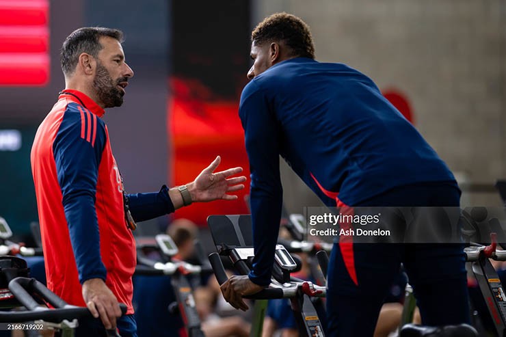 Van Nistelrooy có thể cải thiện thành tích và lối chơi cho Rashford?