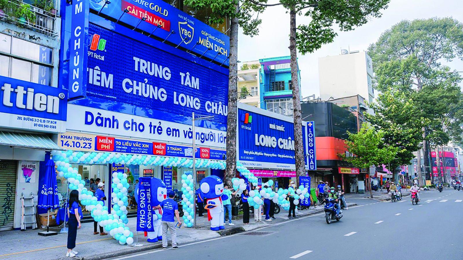 Chỉ trong 8 tháng, FPT Retail mở xong 100 trung tâm tiêm chủng