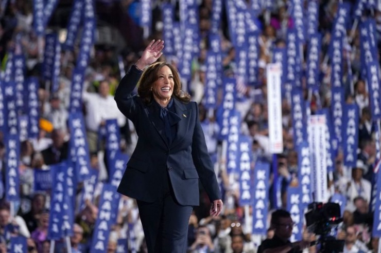 Phó Tổng thống Mỹ Kamala Harris nhận đề cử của đảng Dân chủ để chạy đua vào Nhà Trắng năm 2024. Ảnh Reuters. 