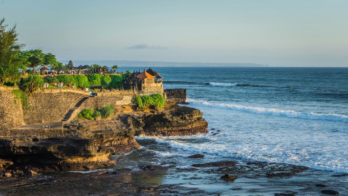 Đền Tanah lot, một trong những điểm du lịch đông khách nhất Bali. Ảnh: Pexels