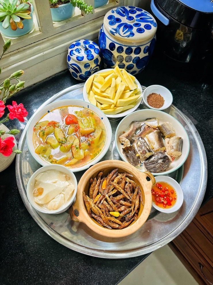 - Cá bống cơm kho khô 200gr: 20 nghìn