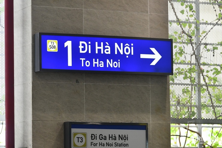 Nhiều người ở Hà Nội 'tăng bo' tới ga, đi tàu metro để tránh ùn tắc - 7