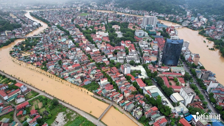 Phường Hợp Giang được bao quanh bởi dòng sông Bằng. Ảnh: A Cương