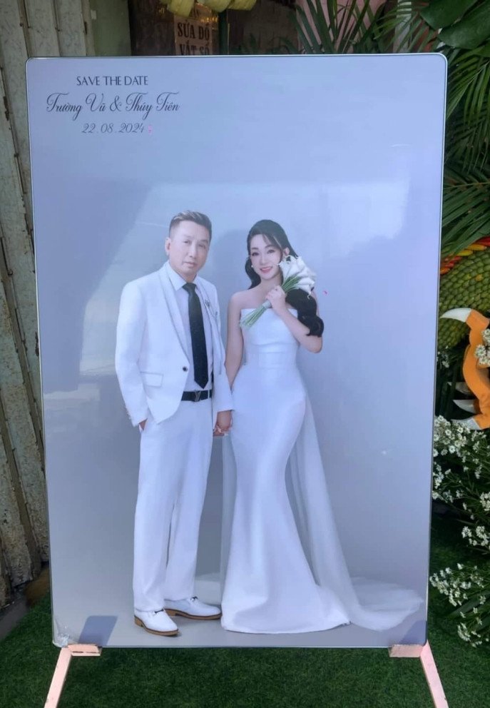 Trường Vũ và vợ trong lễ cưới hôm 22/8.