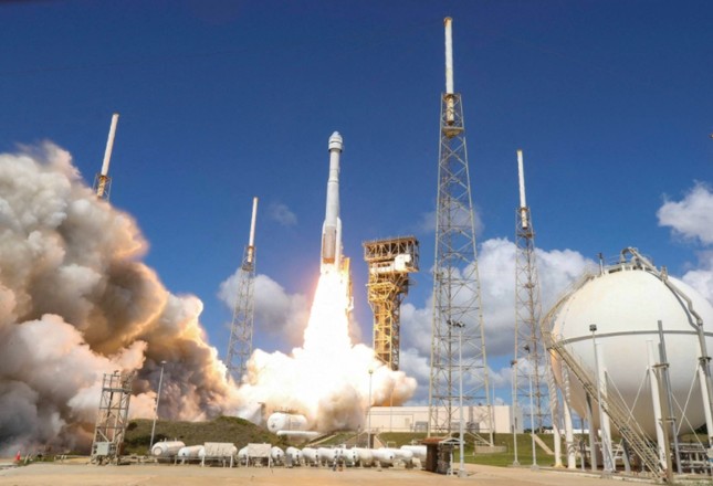 Tên lửa đưa tàu Starliner của Boeing cùng 2 phi hành gia lên ISS từ Căn cứ Lực lượng Vũ trụ Cape Canaveral, Florida, ngày 5/6. (Ảnh: Reuters)