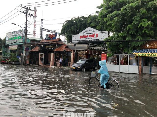 Nước ngập mênh mông