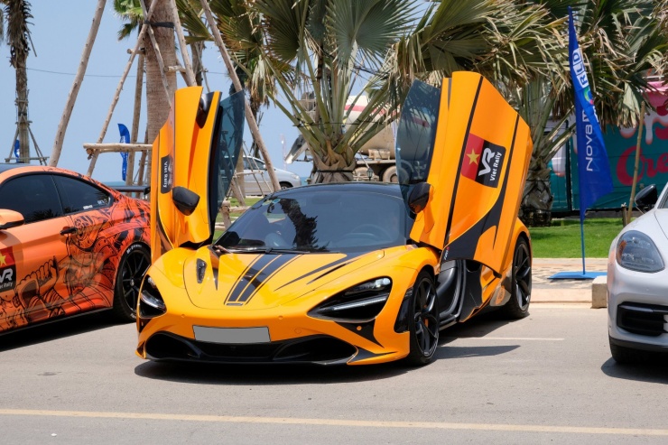 McLaren 720S Spider là chiếc siêu xe đầu tiên thuộc sở hữu của đôi vợ chồng. Xe được mua vào năm 2020, tuy nhiên giá bán không được tiết lộ.