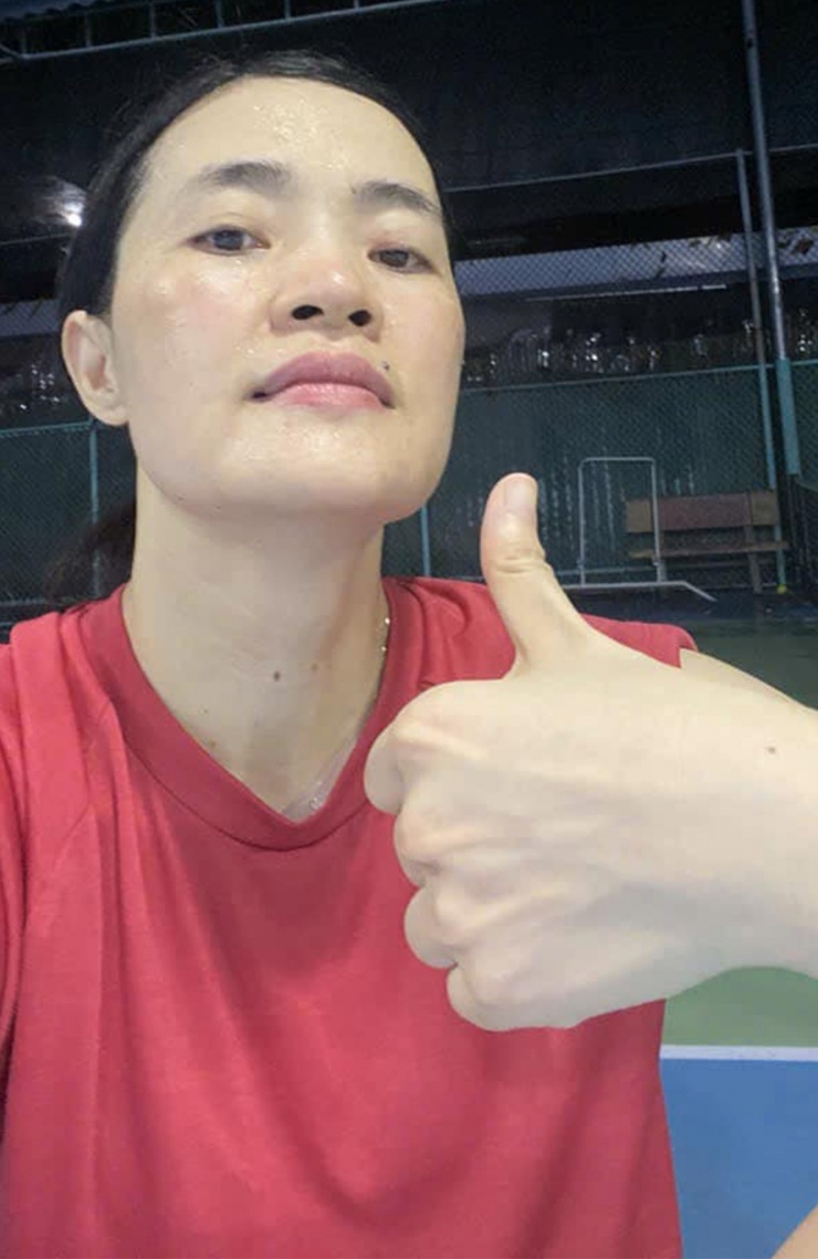 Cựu VĐV cầu mây Lưu Thị Thanh nhập môn pickleball được hơn một tuần. Cô tiết lộ đã giảm được một kg khi tập luyện bộ môn mới này.