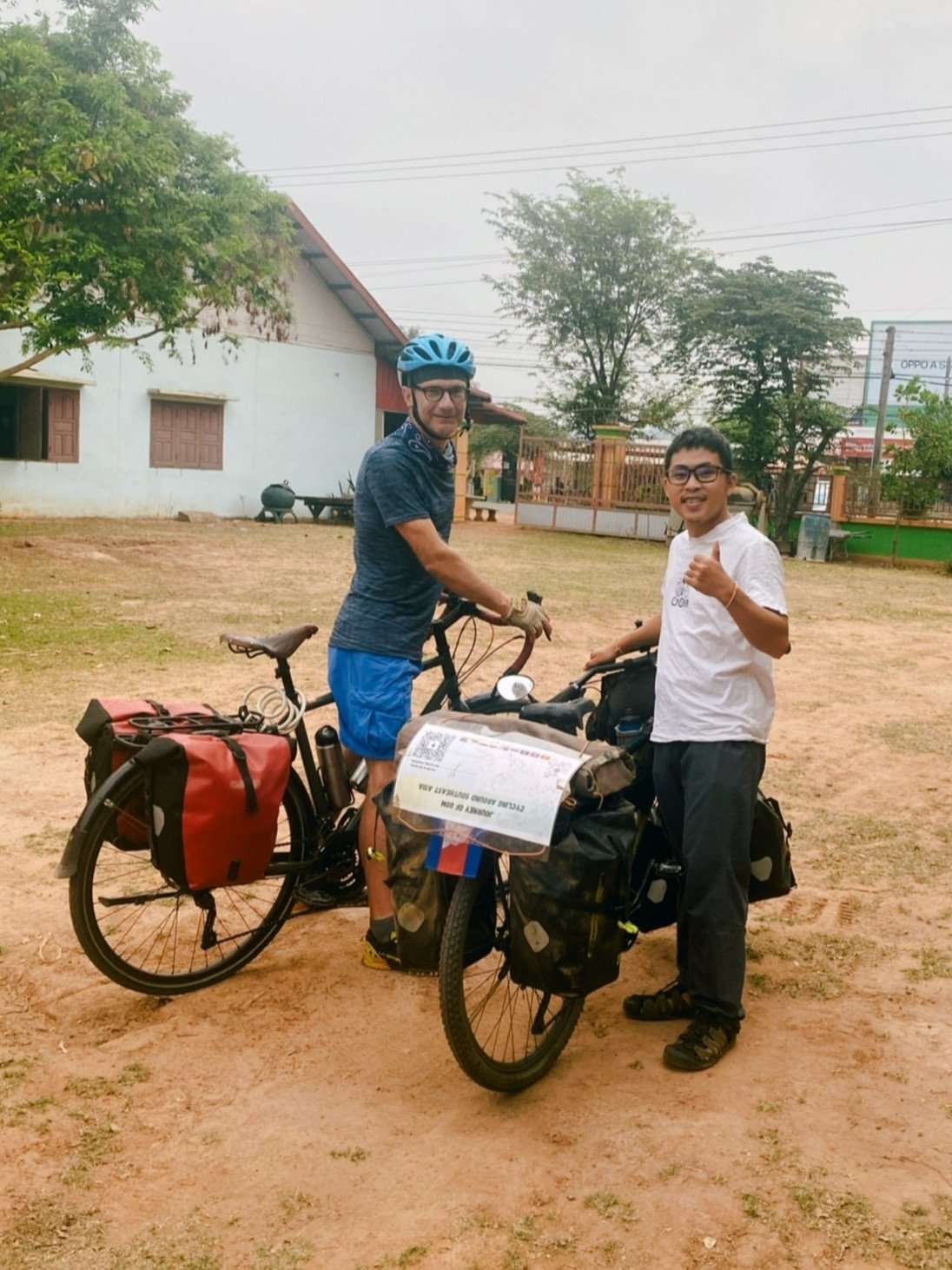 Chàng trai Quảng Trị đạp xe qua 4 nước, ngủ nhờ trong chùa, uống nước ‘cầm hơi’ - 9