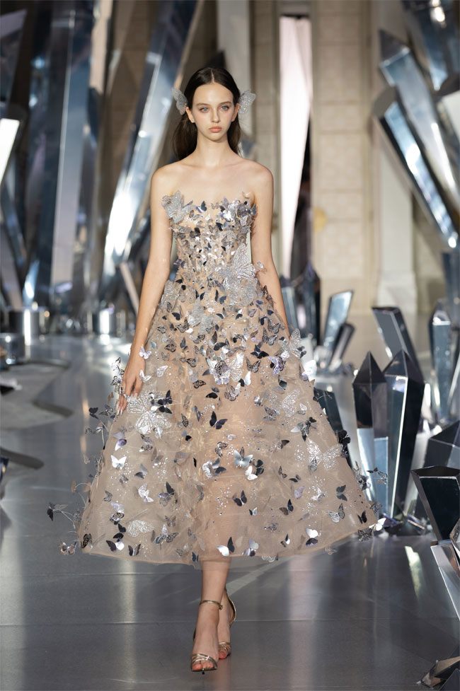 Con gái Quyền Linh lần đầu catwalk ở show Chung Thanh Phong - 3