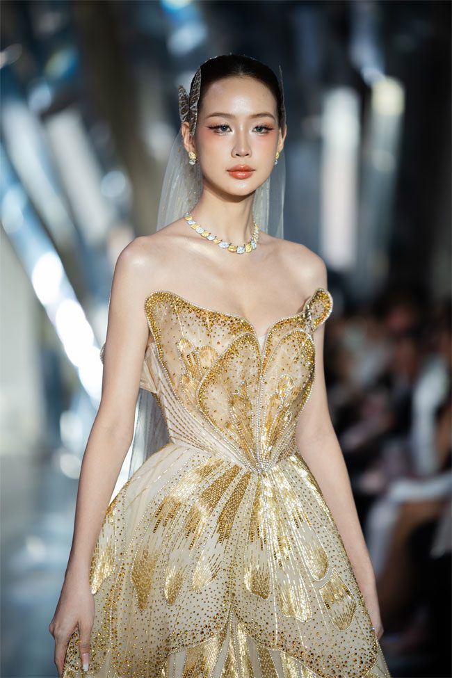 Con gái Quyền Linh lần đầu catwalk ở show Chung Thanh Phong - 4