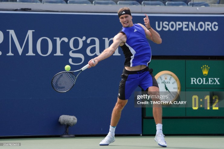 Zverev mất 4 set để vượt qua vòng đầu US Open