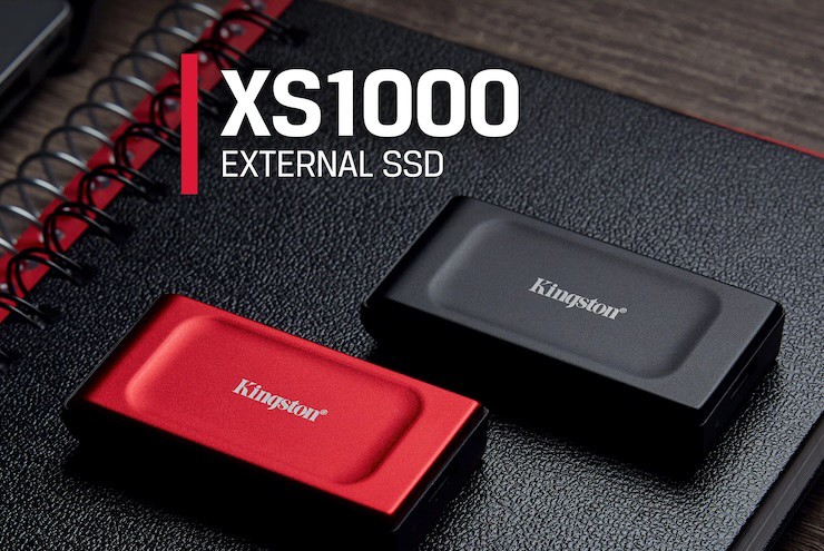 Hai phiên bản màu sắc hiện có của ổ cứng Kingston XS1000 External SSD.