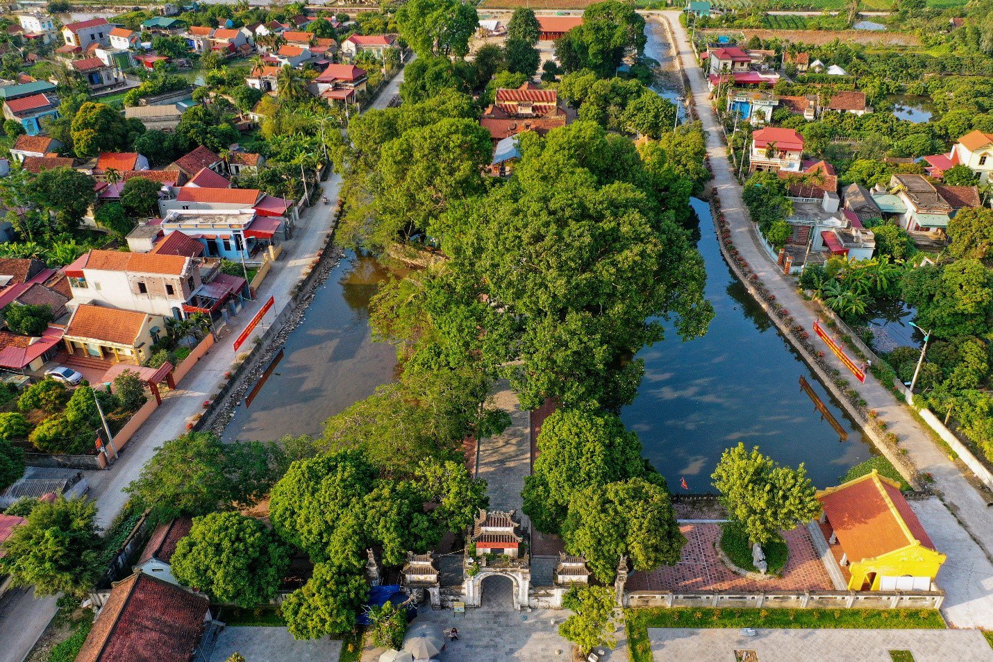 Dịp lễ 2/9, khỏi lo mua vé máy bay, check-in ngay những điểm đến tâm linh này là đủ - 3