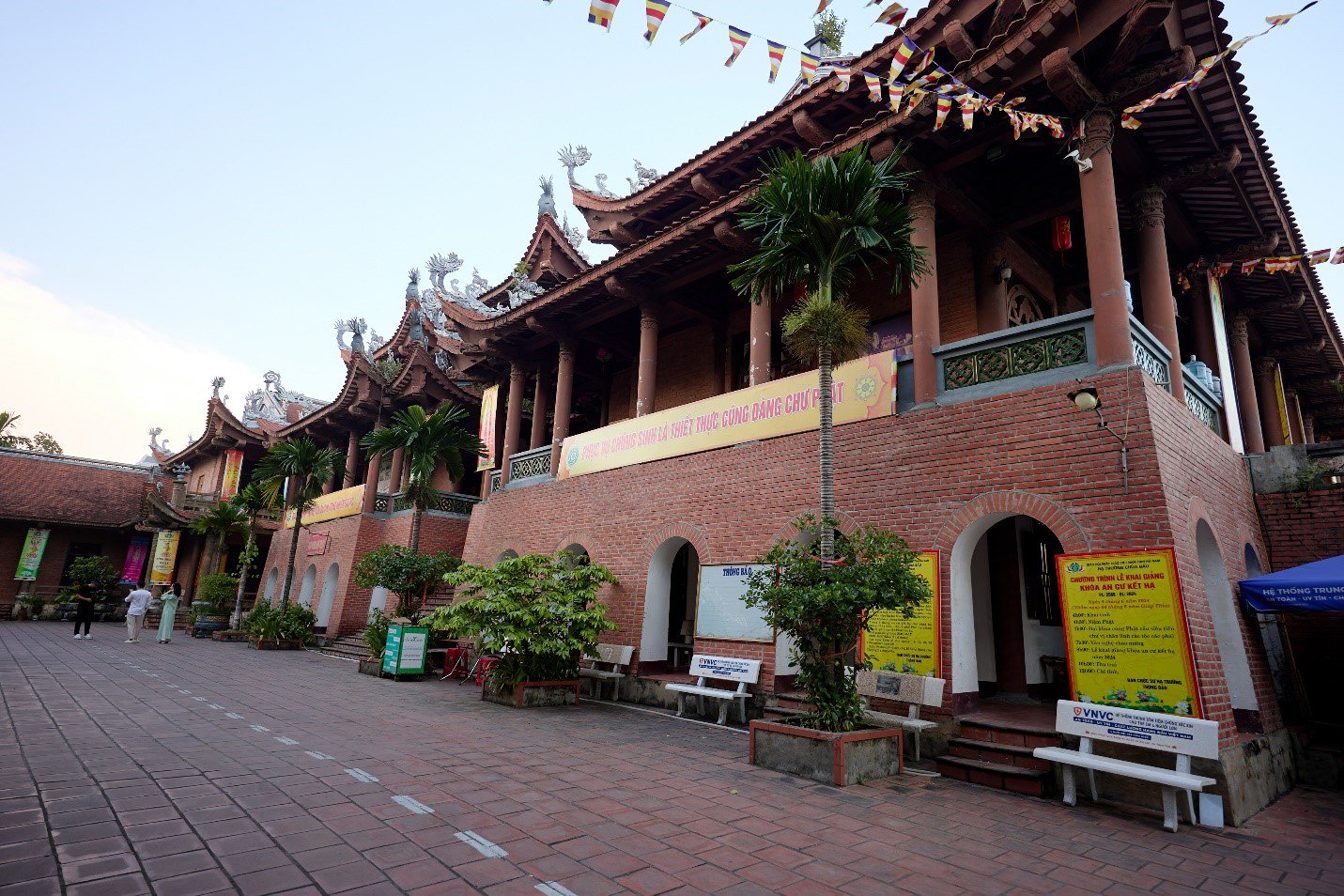 Dịp lễ 2/9, khỏi lo mua vé máy bay, check-in ngay những điểm đến tâm linh này là đủ - 5