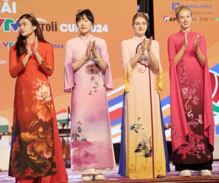 [Image: 1724980872-bong-cjhuyen-vtv-cup-ao-dai-1...ht1581.jpg]