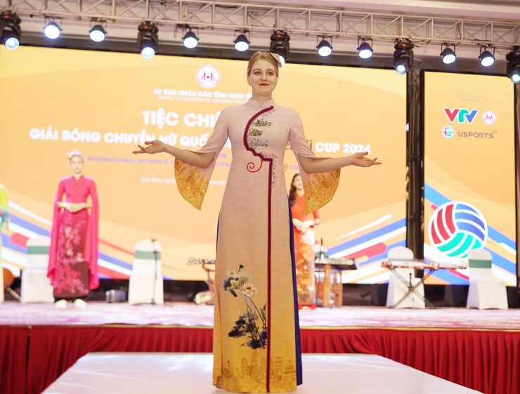 [Image: 1724980873-bong-cjhuyen-vtv-cup-ao-dai-1...ht1438.jpg]