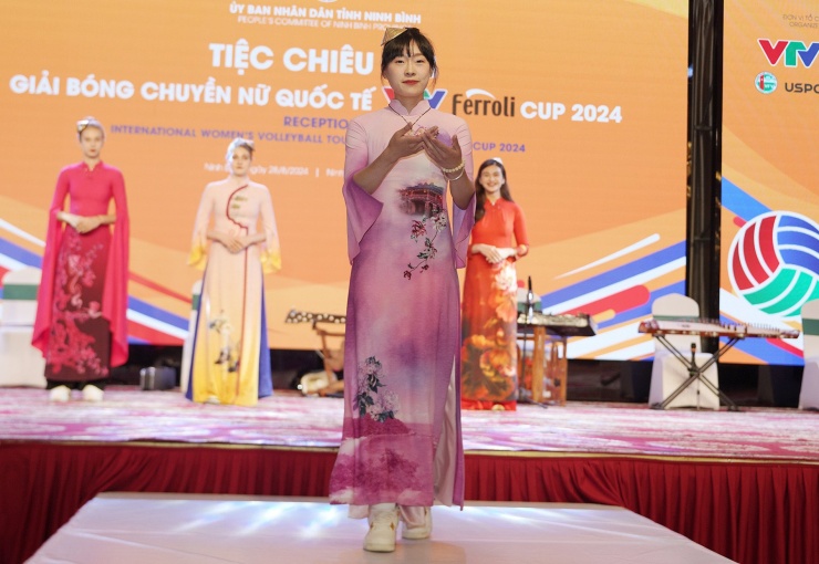 [Image: 1724980874-bong-cjhuyen-vtv-cup-ao-dai-1...ht1313.jpg]