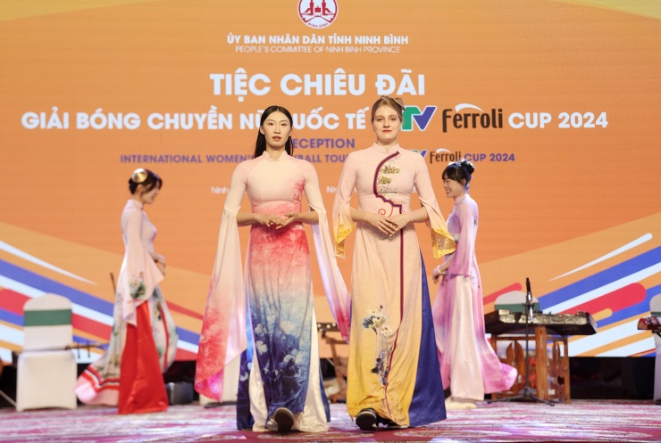 [Image: 1724980874-bong-cjhuyen-vtv-cup-ao-dai-4...ht1277.jpg]