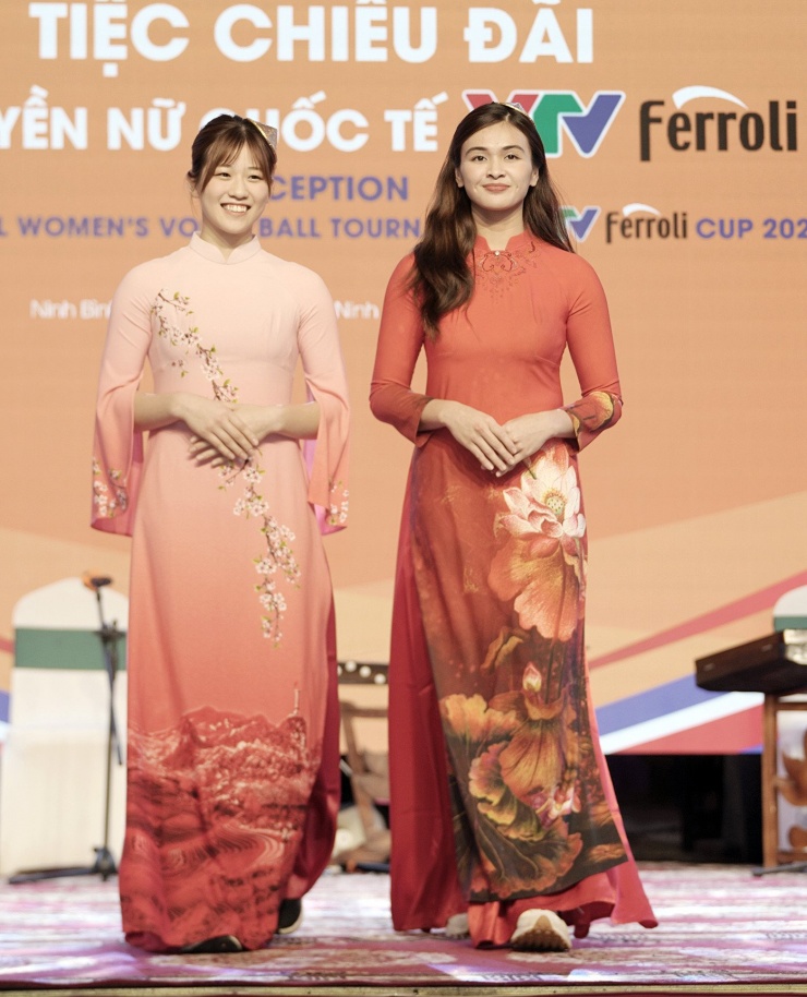 [Image: 1724980875-bong-cjhuyen-vtv-cup-ao-dai-1...ht1724.jpg]