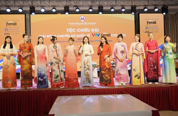 [Image: 1724980875-bong-cjhuyen-vtv-cup-ao-dai-2...ht1230.jpg]