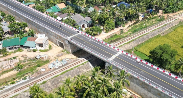 Đường xuyên rặng dừa, nối phố biển trước ngày khánh thành - 4