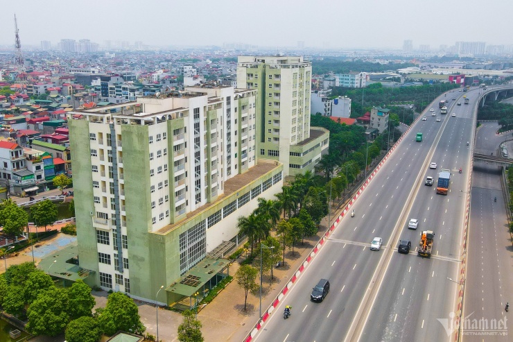 Khu nhà giãn dân phố cổ rộng khoảng 30ha nằm trên đường Lý Sơn (quận Long Biên), xung quanh có các nút giao thông kết nối tiện lợi để đi về các hướng như quận Long Biên, Gia Lâm, Đông Anh... Khu nhà gồm 5 block nối nhau liên tục N015 (A, B, C, D, E), mỗi tòa 8-9 tầng, tổng hơn 80 căn hộ, thang máy đã được lắp đặt đầy đủ.