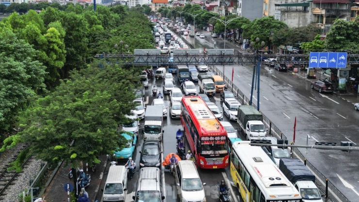 Giao thông Hà Nội ùn tắc từ sáng tới trưa trong ngày làm việc cuối trước nghỉ lễ 2/9 - 8