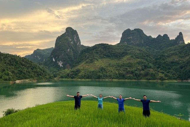 Hồ Than Uyên với vẻ đẹp mơ màng giữa đại ngàn