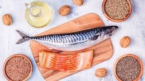 Cá hồi, cá trích, cá ngừ... chứa nhiều omega-3, giúp giảm triglyceride và tăng HDL cholesterol (cholesterol tốt).