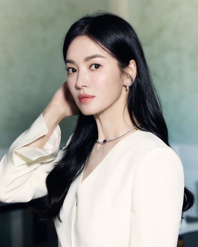 Song Hye Kyo được truyền thông mệnh danh là ‘ma cà rồng’ của showbiz Hàn nhờ sắc vóc bao năm không thay đổi.