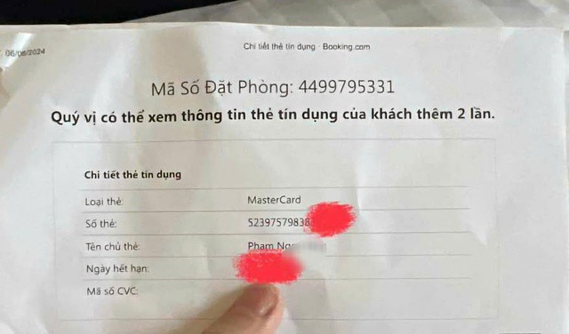 Anh H. đặt phòng qua Agoda nhưng thông tin thẻ hiển thị trên Booking.com. Thông tin được lễ tân khách sạn in cho anh H. cũng ghi rõ 