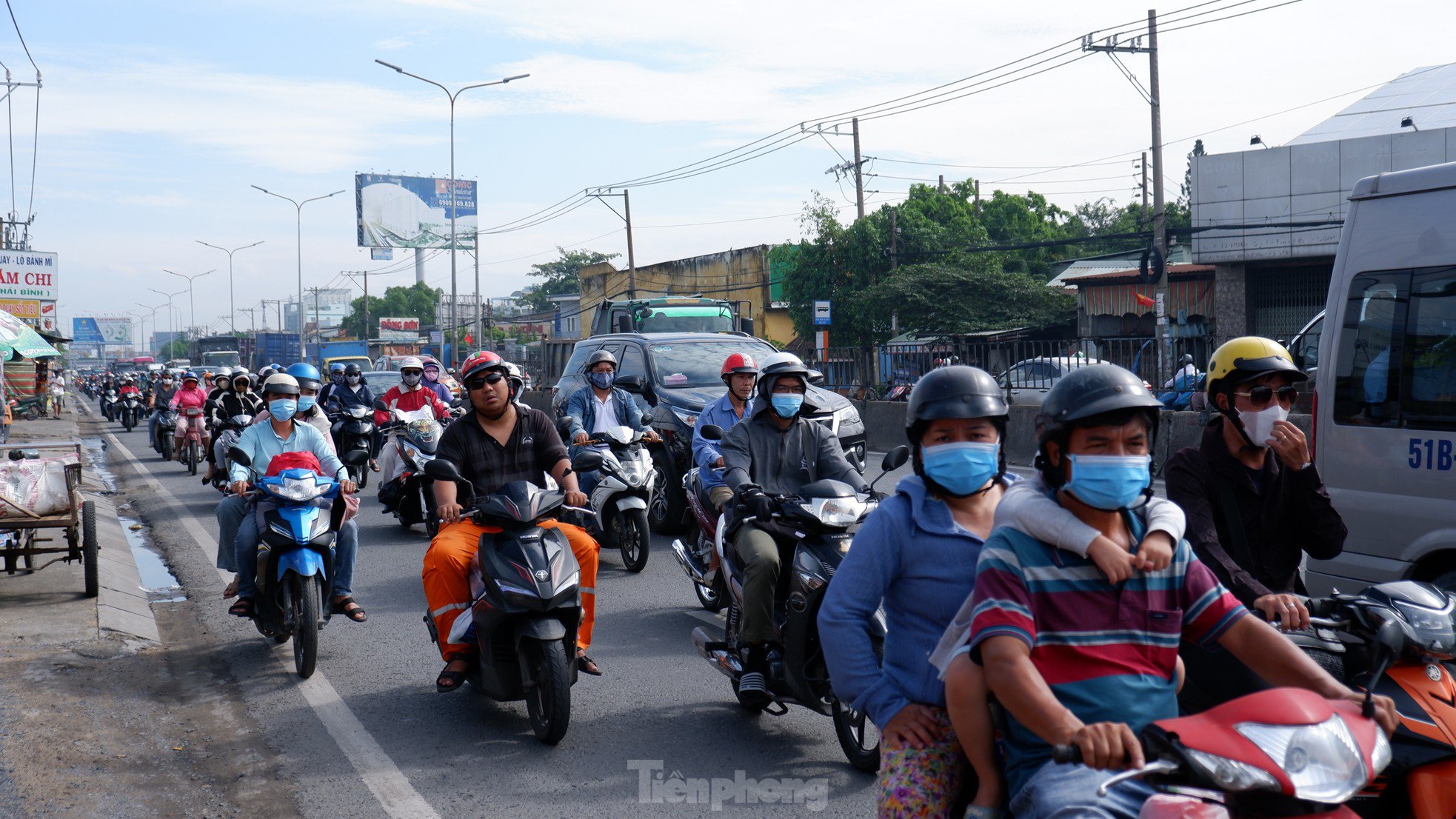 Ngày đầu kỳ nghỉ 2/9: Nhà ga, bến xe đông đúc, sân bay Tân Sơn Nhất thông thoáng bất ngờ - 9