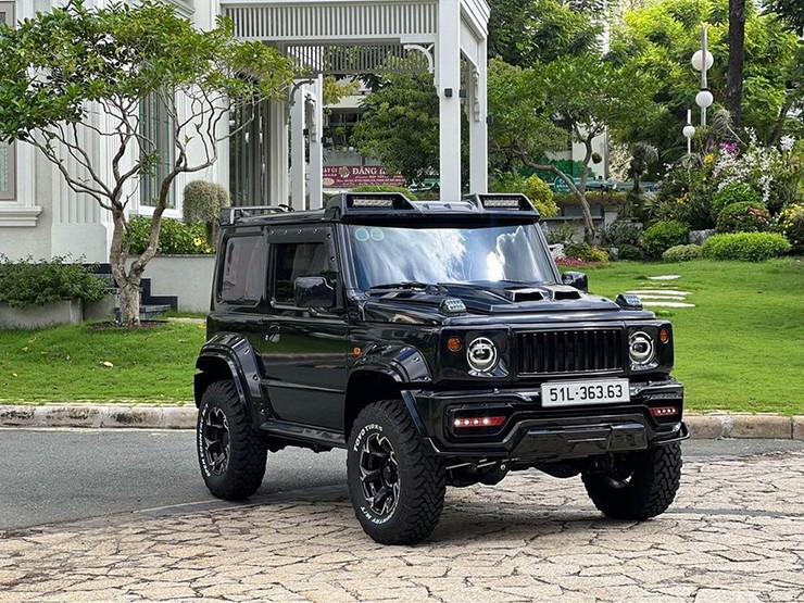 Suzuki Jimny 2024 độ ngoại thất nửa tỷ đồng lên sàn xe cũ - 3