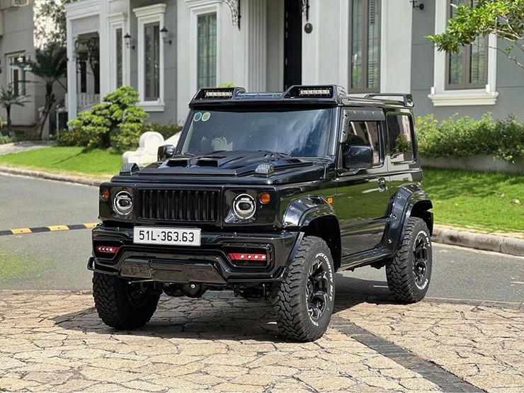 Suzuki Jimny 2024 độ ngoại thất nửa tỷ đồng lên sàn xe cũ - 1