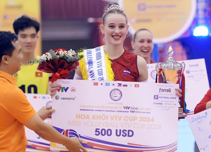 Giải bóng chuyền nữ quốc tế VTV Cup 2024 kết thúc tối 31/8 khi CLB Korabelka (Nga) đánh bại tuyển nữ Việt Nam với tỷ số 3-0 ở chung kết. Danh hiệu hoa khôi của giải cũng thuộc về một VĐV của đội bóng này - Palshina Elizaveta.