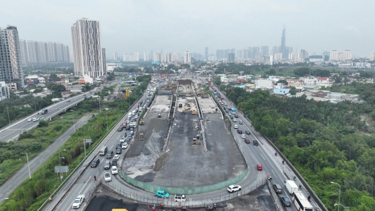 Ngày thứ hai kỳ nghỉ 2/9: Cao tốc TPHCM - Long Thành liên tục đóng, mở vì quá đông - 3