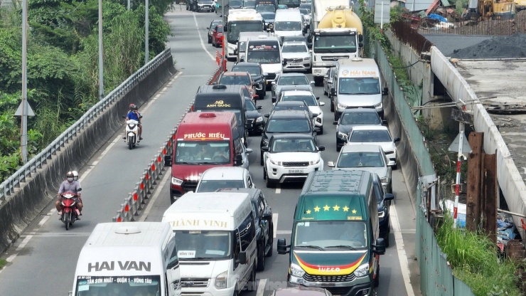 Ngày thứ hai kỳ nghỉ 2/9: Cao tốc TPHCM - Long Thành liên tục đóng, mở vì quá đông - 8